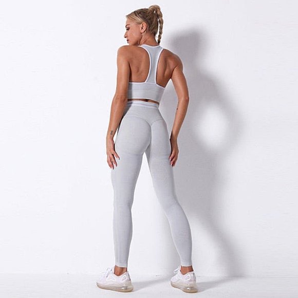 Seamless Striped High-Waist Sports Bra & Ruched Legging Set in Grey - Picture 2 of 9